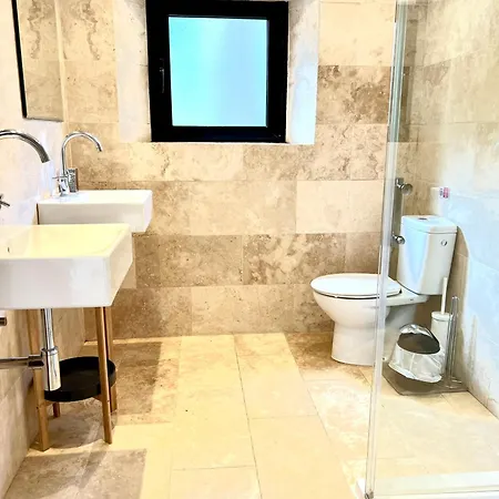 Lujosa Casa Con Piscina Privada